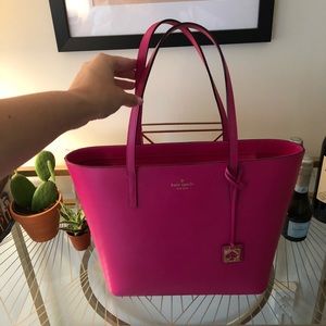 Like new Kate Spade shoulder bag
